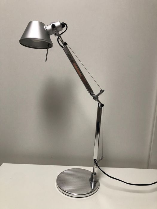 Artemide lampa masa
