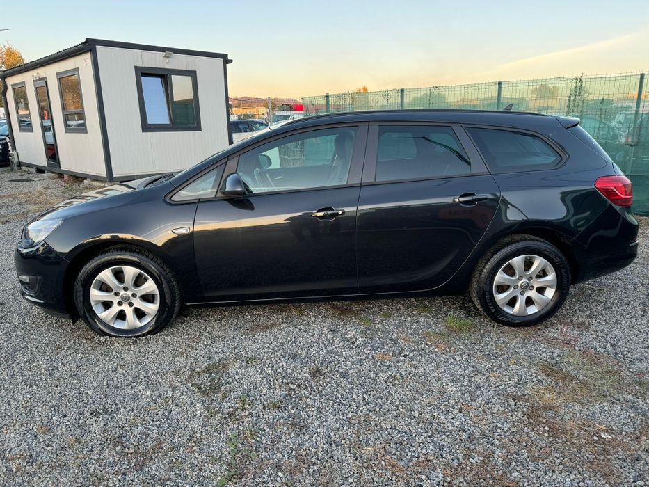 0pel Astra J 1,6 diesel 130 cp Euro 6 An fabricație  2015