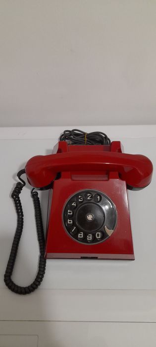Telefon fix roșu  perioada RSR