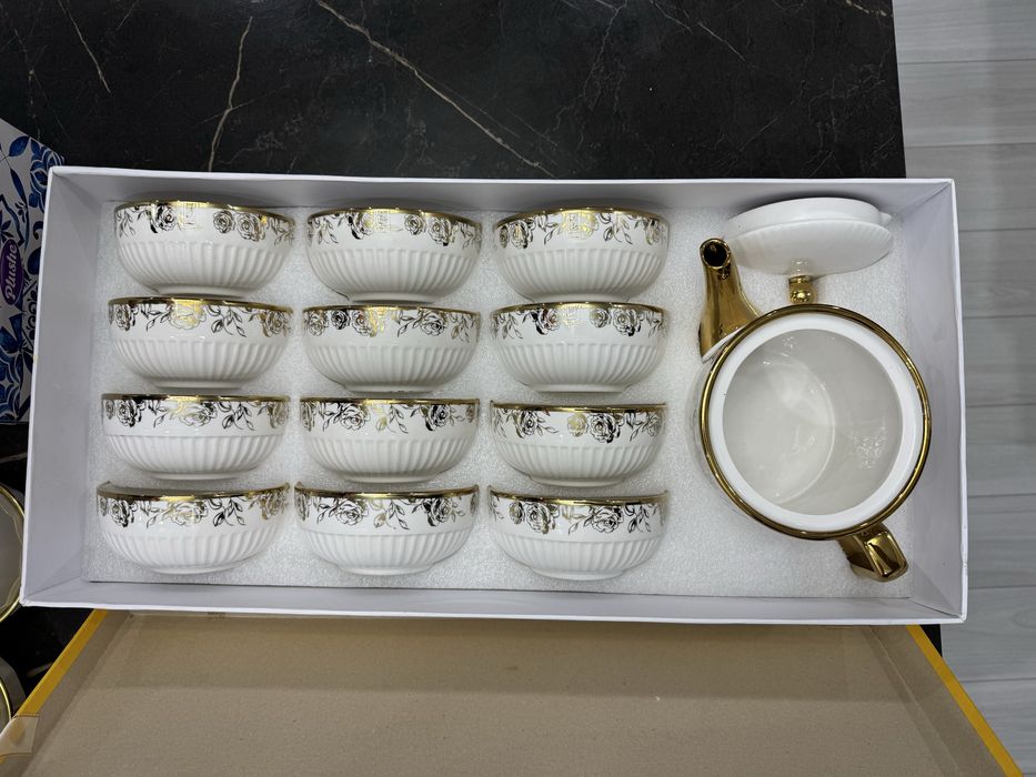 Продам новый набор пиал (кесе) 12 штук с заварником