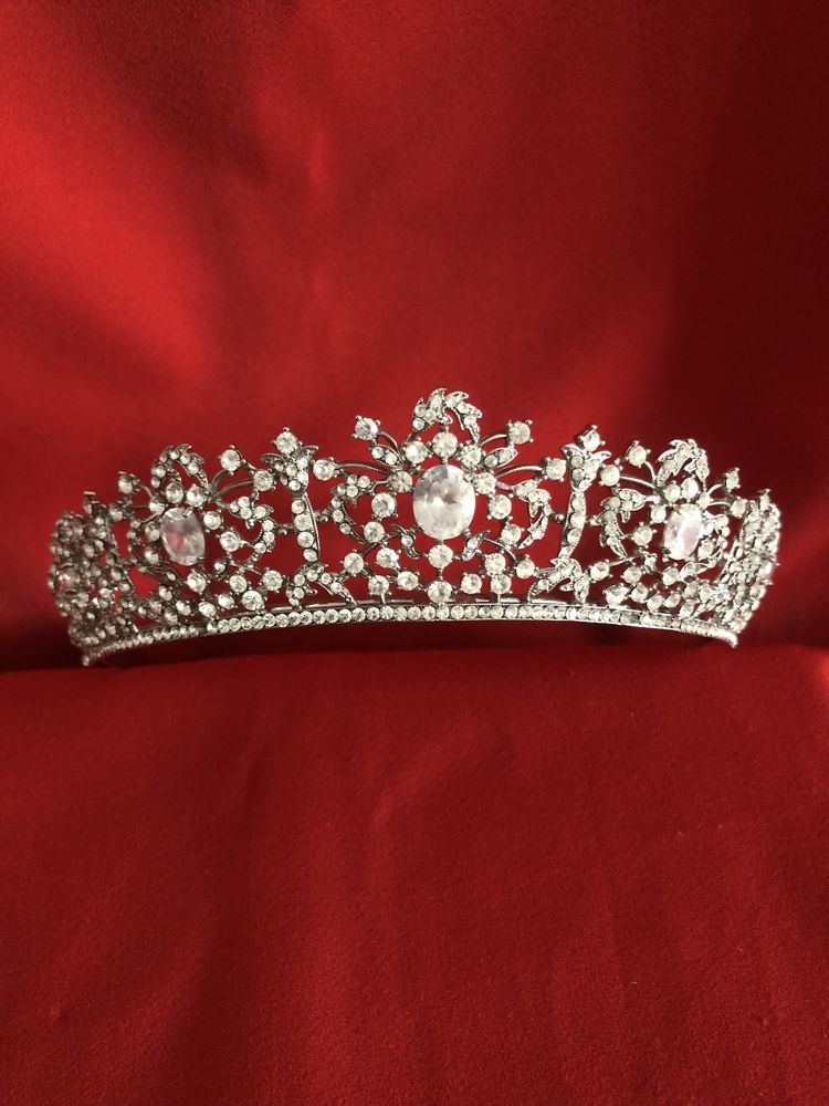 Продается красивая корона диадема для невест