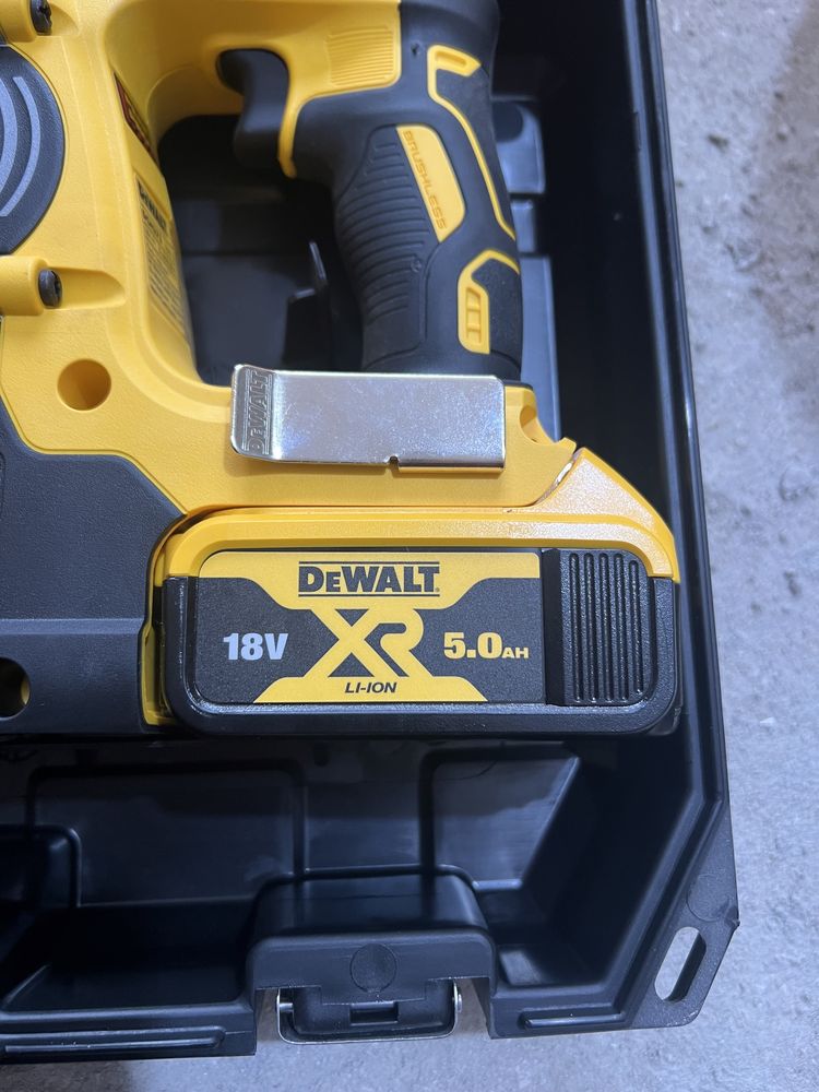 DeWalt НОВ перфоратор на батерии