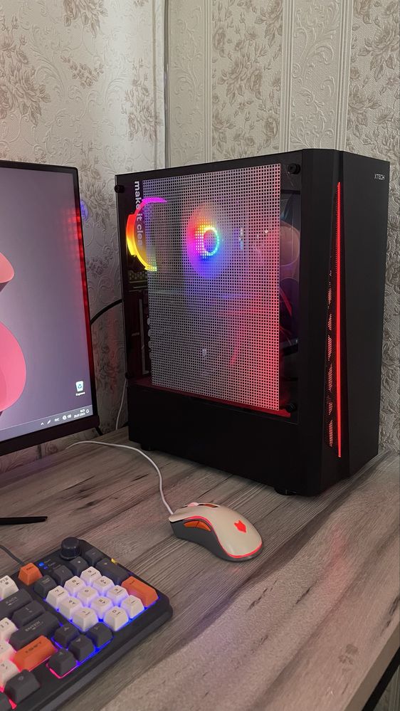Intel Core i7-12700F, RAM: 32GB DDR5, MSI RTX 4060