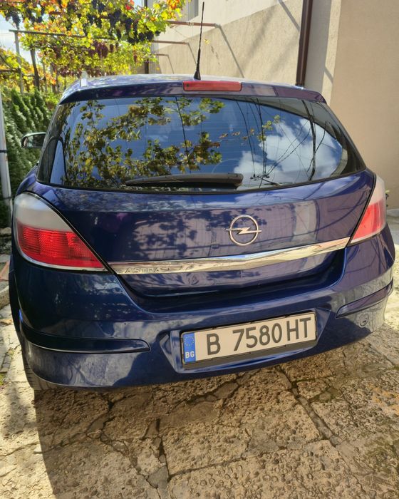 Продавам Opel Astra H