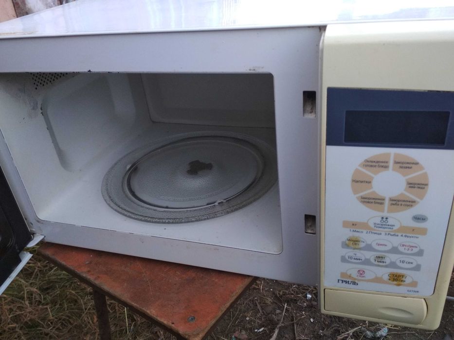 микроволновка Самсунг, с грилем, , в рабочем  состоянии!