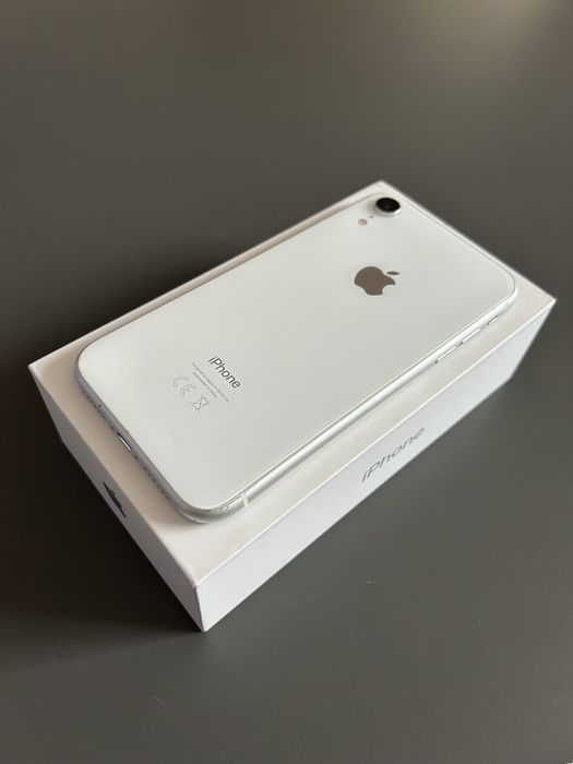 iPhone XR 64GB бял