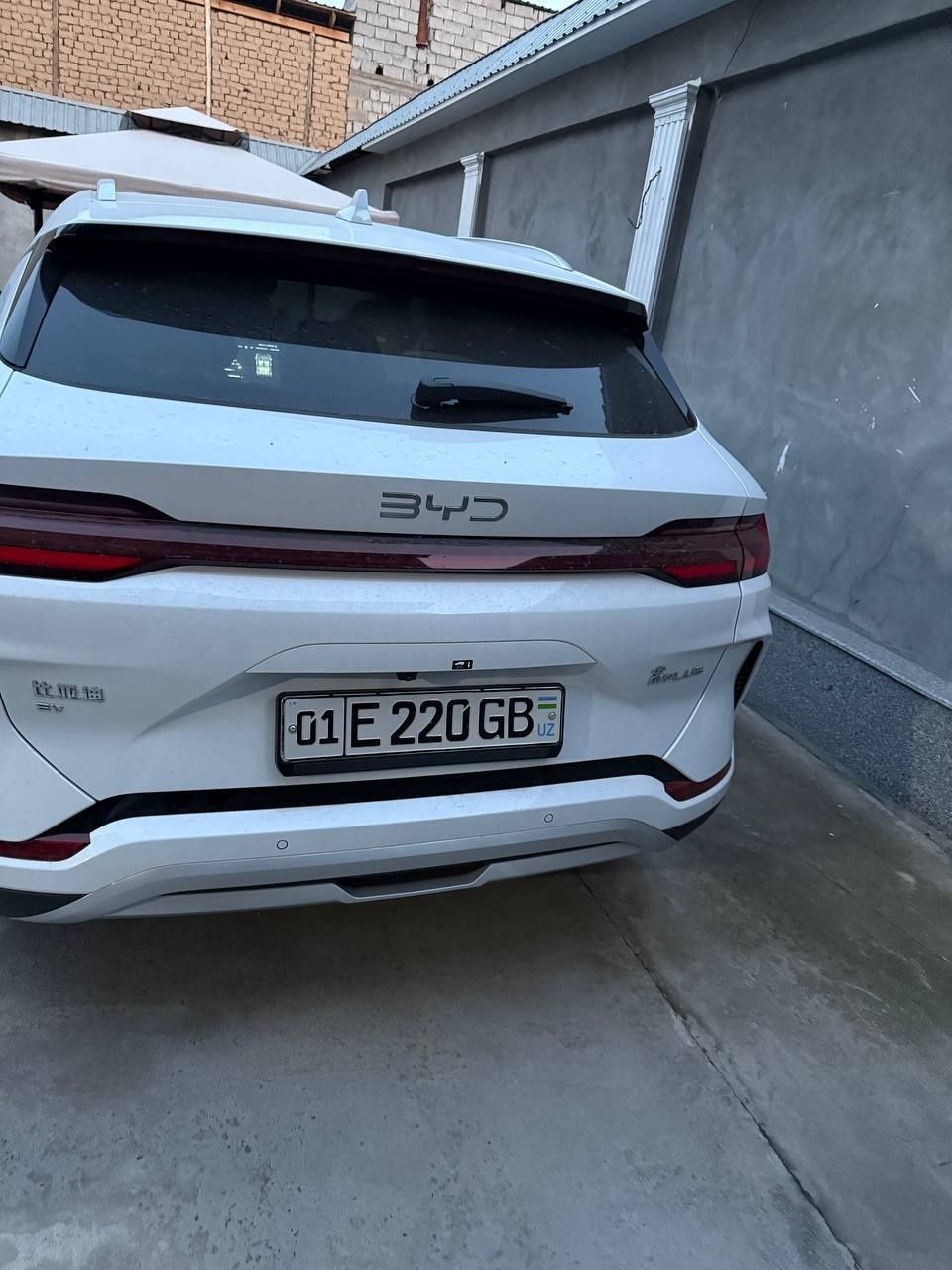 BYD Song Plus Champion EV 605 белого цвета 2025 рейстайлинг