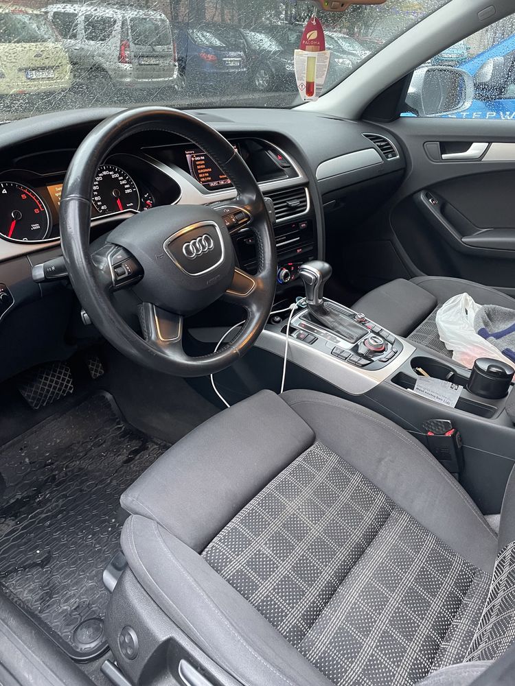 Vănd Audi A4 break multitronic 8 viteze sau