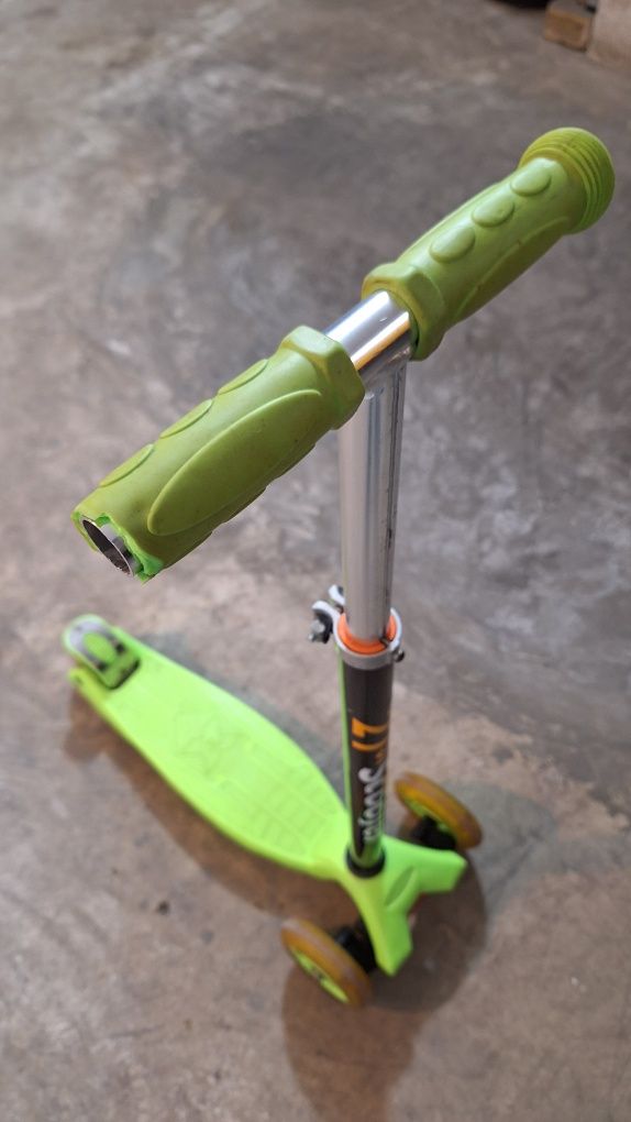 Тротинетка 21st Scooter със светещи гуми