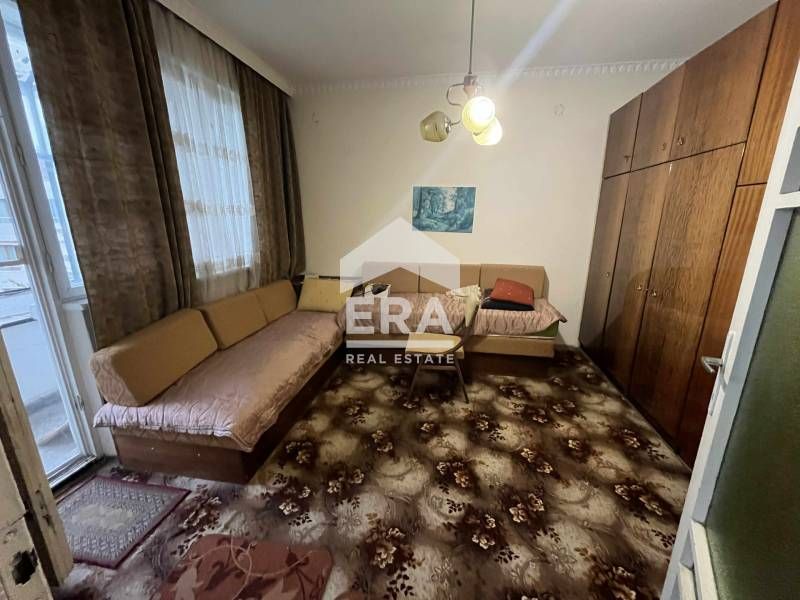 Двустаен, ексклузивен, южен апартамент за продажба, в тухлена сграда н
