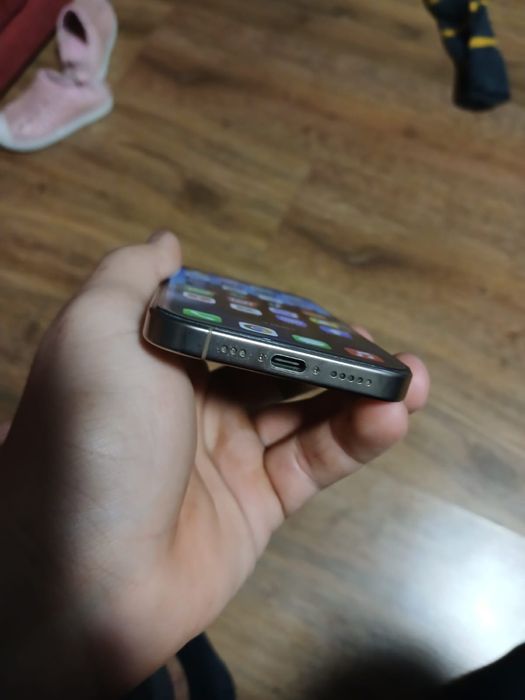 Vand iphone 16 pro gold