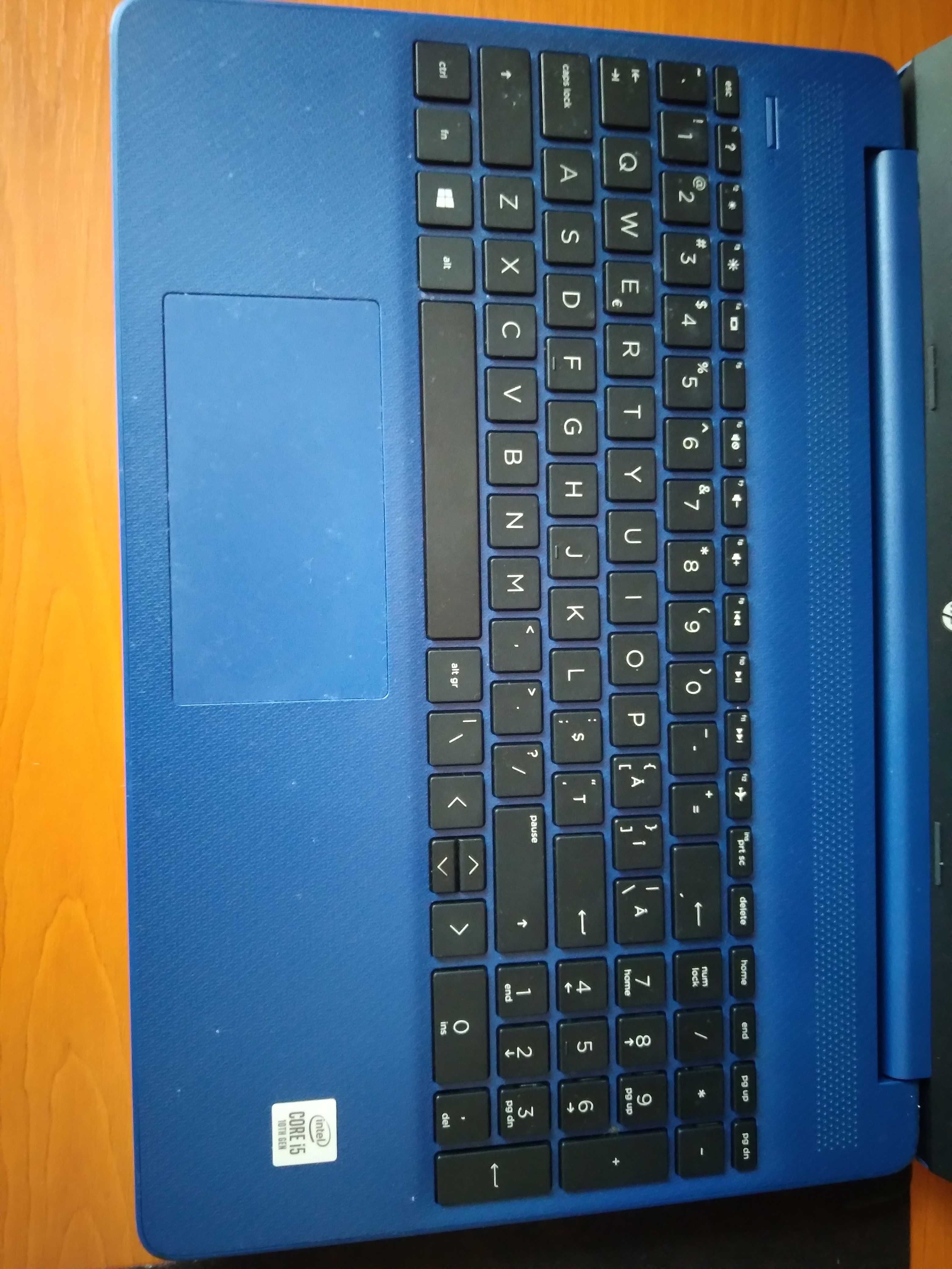 Vând laptop HP, vechime aproximativ 2 ani, nefolosit in mare parte.