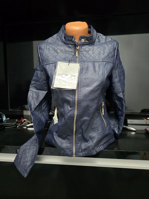 Haine noi, stendere ptr umerașe, busturi damă și bărbați, umerase