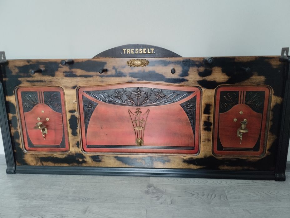 Вешалка декоративная