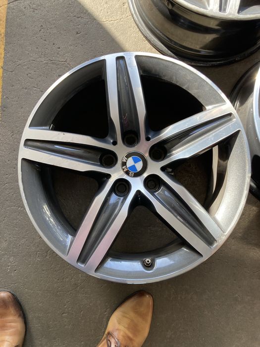 Genti aliaj BMW R17