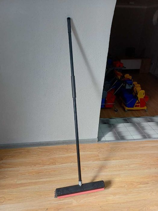 Щетка для пола 45 см. с резинкой со сгоном для воды С-039B