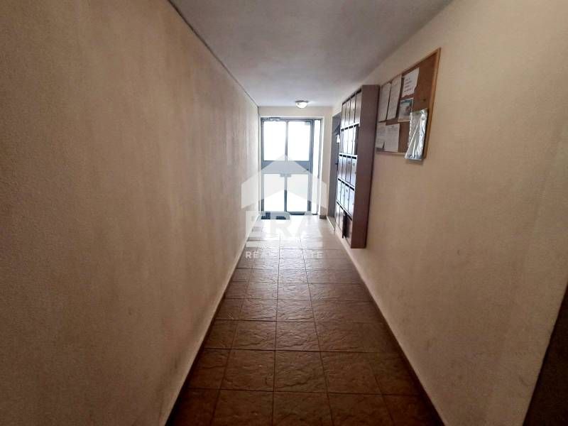 Продава се Двустаен апартамент в Варна, Базар Левски - 83 кв.м за 1916 €/кв.м - Снимка #11