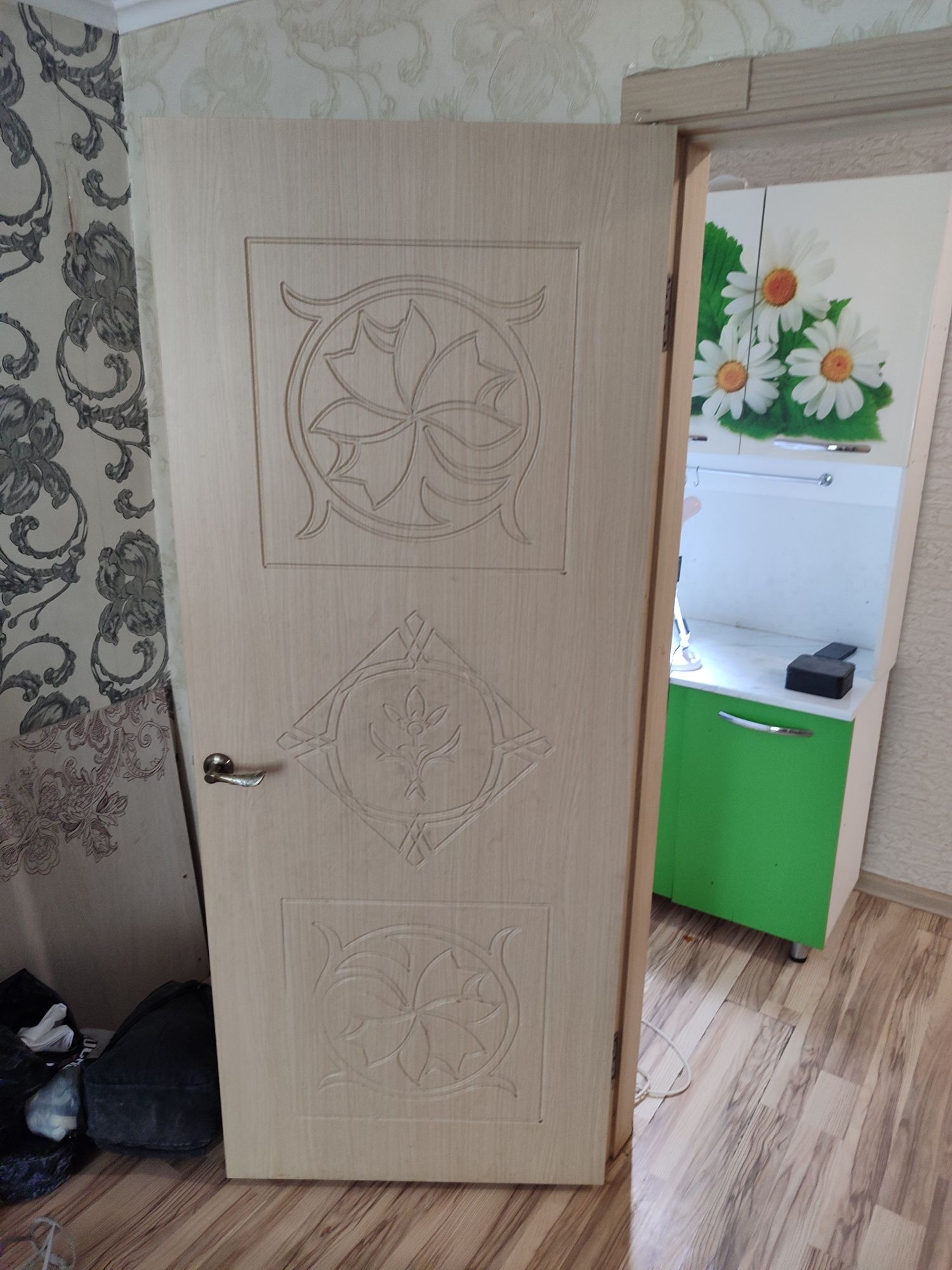 Продам двери бу 80 см 2 шт 60 см 1 шт