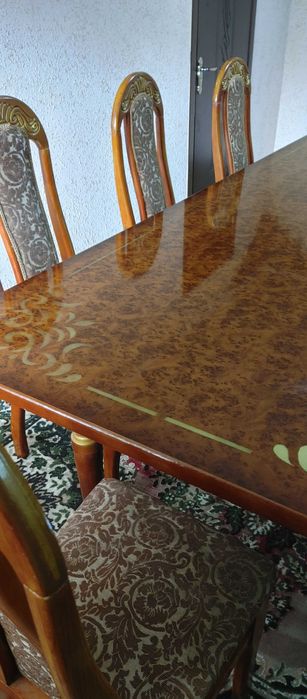 Продам стол со стульями.