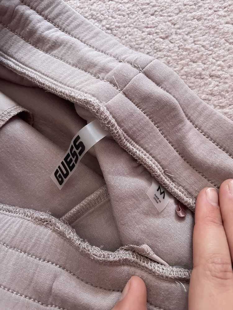 Анцуг на Guess в отлично състояние
