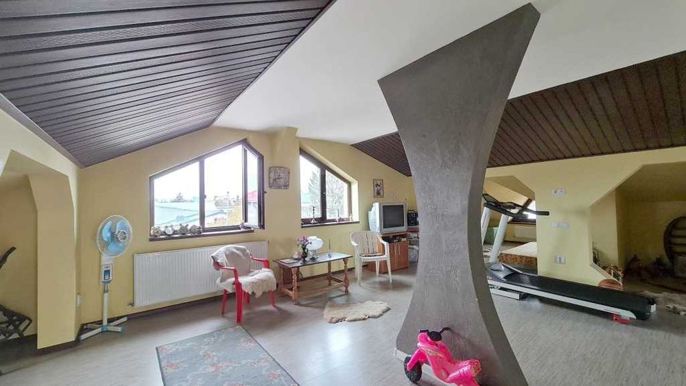 Casă modernă cu 5 camere și 5 băi confort în inima stațiunii Predeal