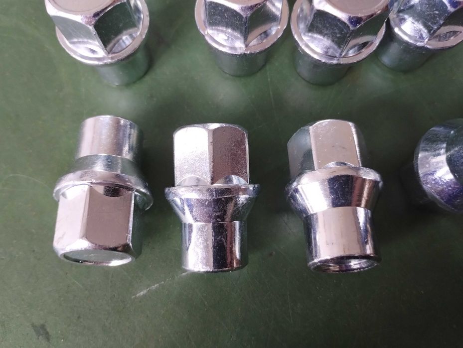 Piulite cu guler 12 mm pt Toyota - Mitsubishi , Nissan  SUV  4 X 4