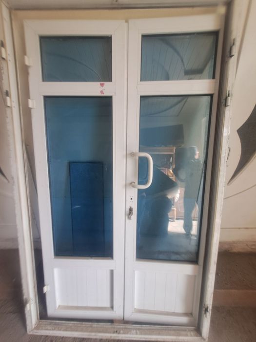 Стеклопакет акфа  эшиги ва МДФ эшиги сотилади.