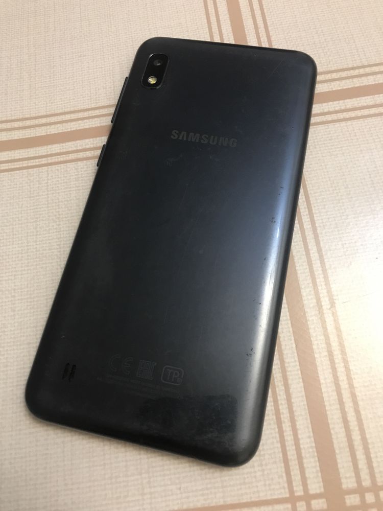 Продаю смартфон Samsung A10 (32Gb)