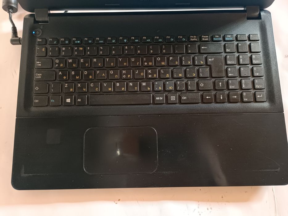Noutbuk DEXP SSD xardliy