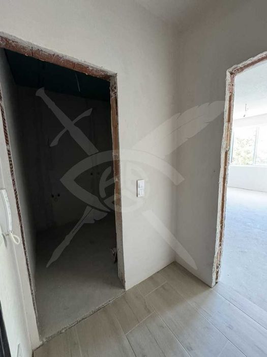 Продава се Едностаен апартамент в Варна, Изгрев - 35 кв.м за 2350 €/кв.м - Снимка #2