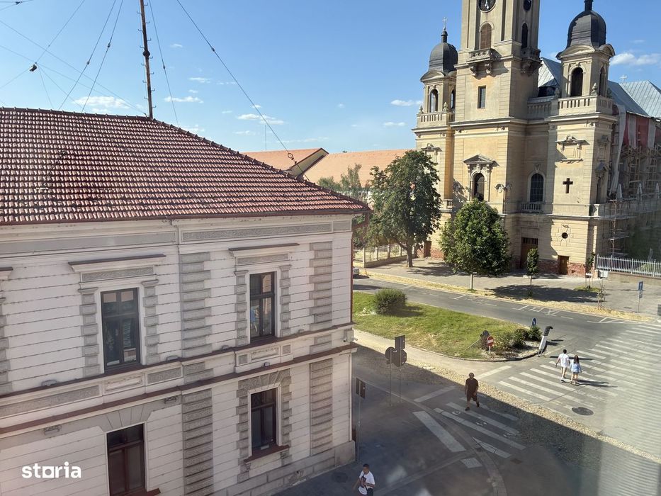 Birou ultracentral pe Republicii Pietonala