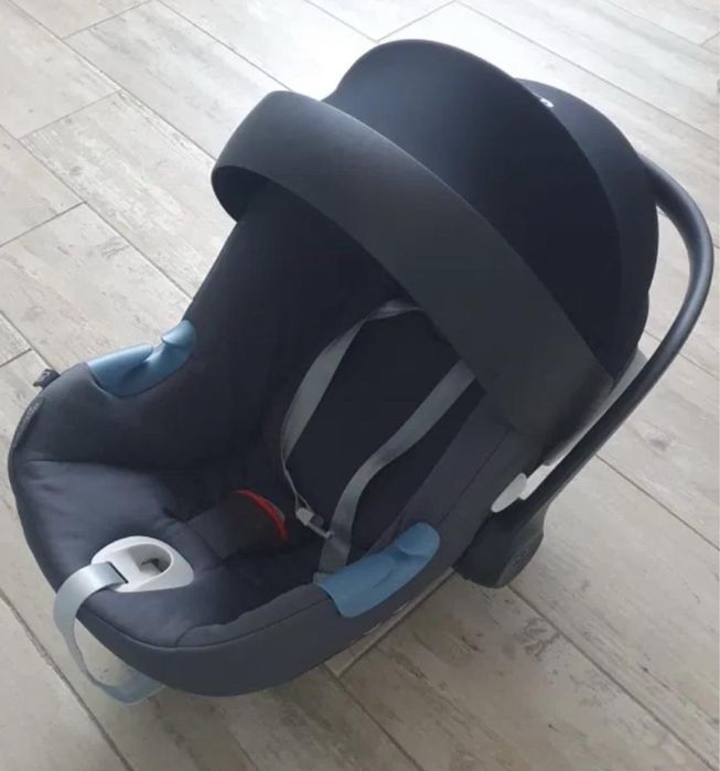 Vând scoica Cybex Atom m