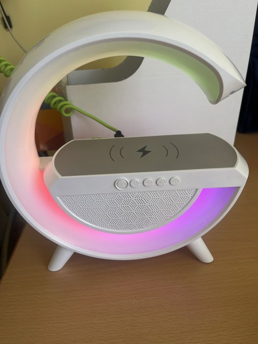 Boxa bluethooth, radio si incarcarea telefonului wireless