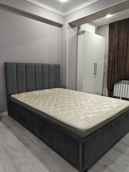 Кровать двуспальная (140×200) с матрасом