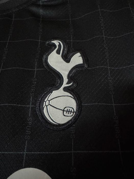 Тениска на Тотнъм 2025/26