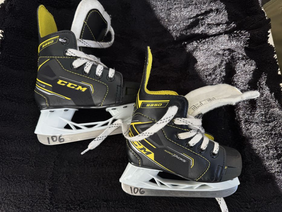 Vând Patine de Hochei CCM pentru Copii