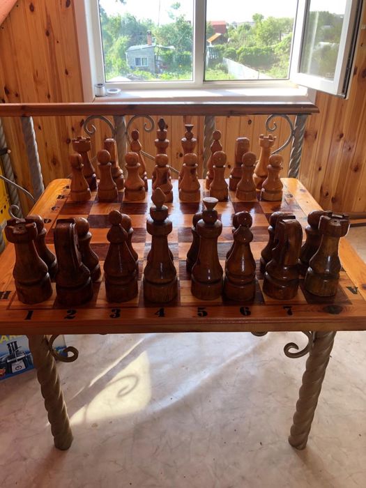 Продам шахматный стол