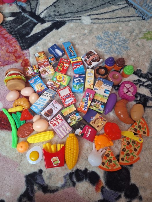 Детски пластмасови и картонени кухненски аксесоари