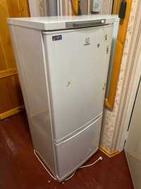 Продается холодильник Indesit в хорошем состоянии