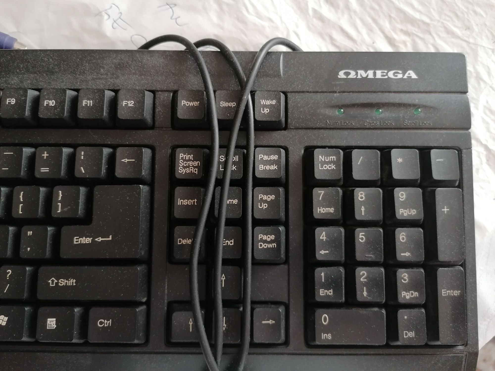 Tastaturi omega negre