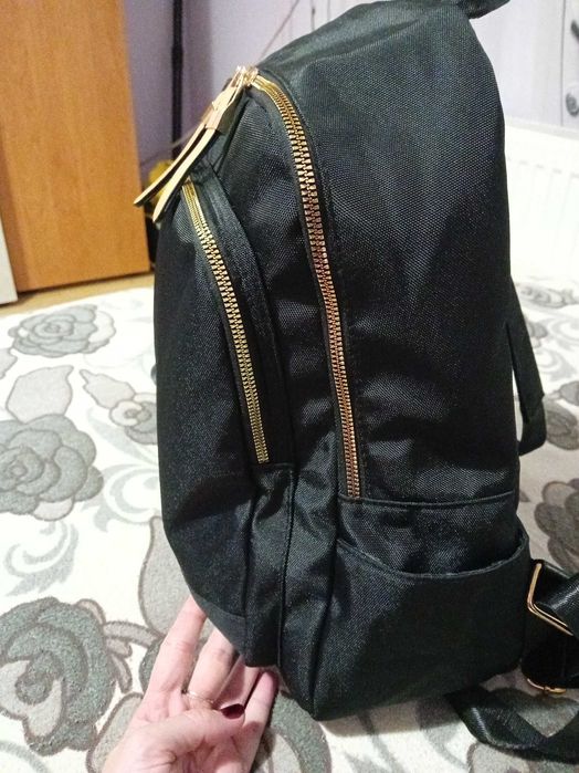 Дамска раница-много здрава-нова