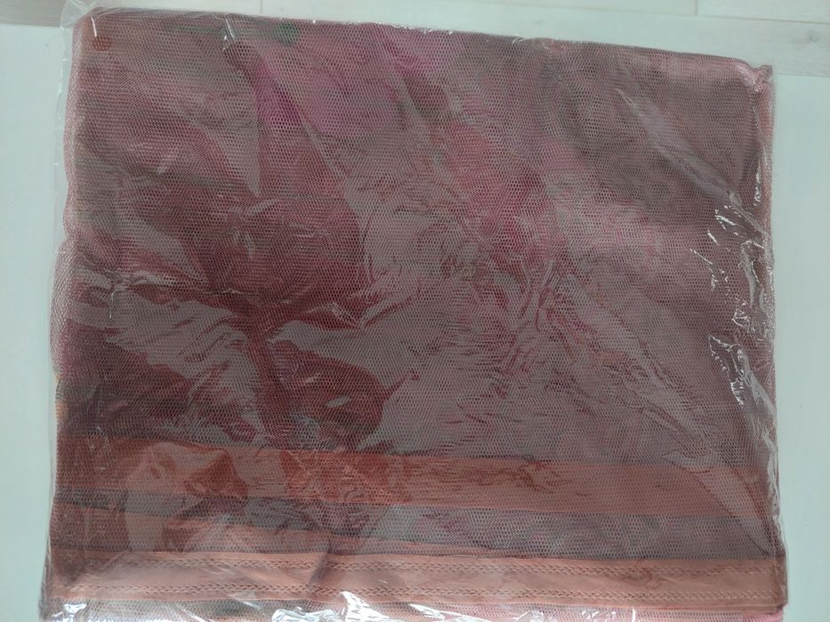Perdea antiinsecte cu inchidere magnetică