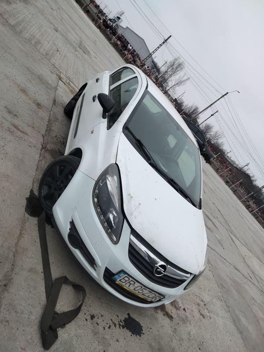 Dezmembrez CORSA d 12 benzina