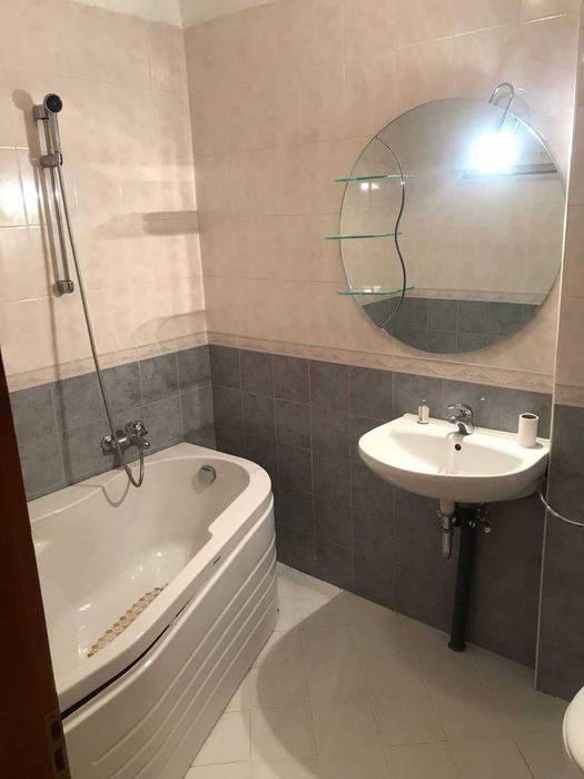 Дава се под наем Тристаен апартамент в София, Лозенец - 104 кв.м за 650 € - Снимка #2