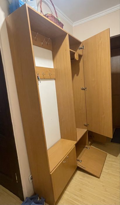 Шкаф в прихожую б/у