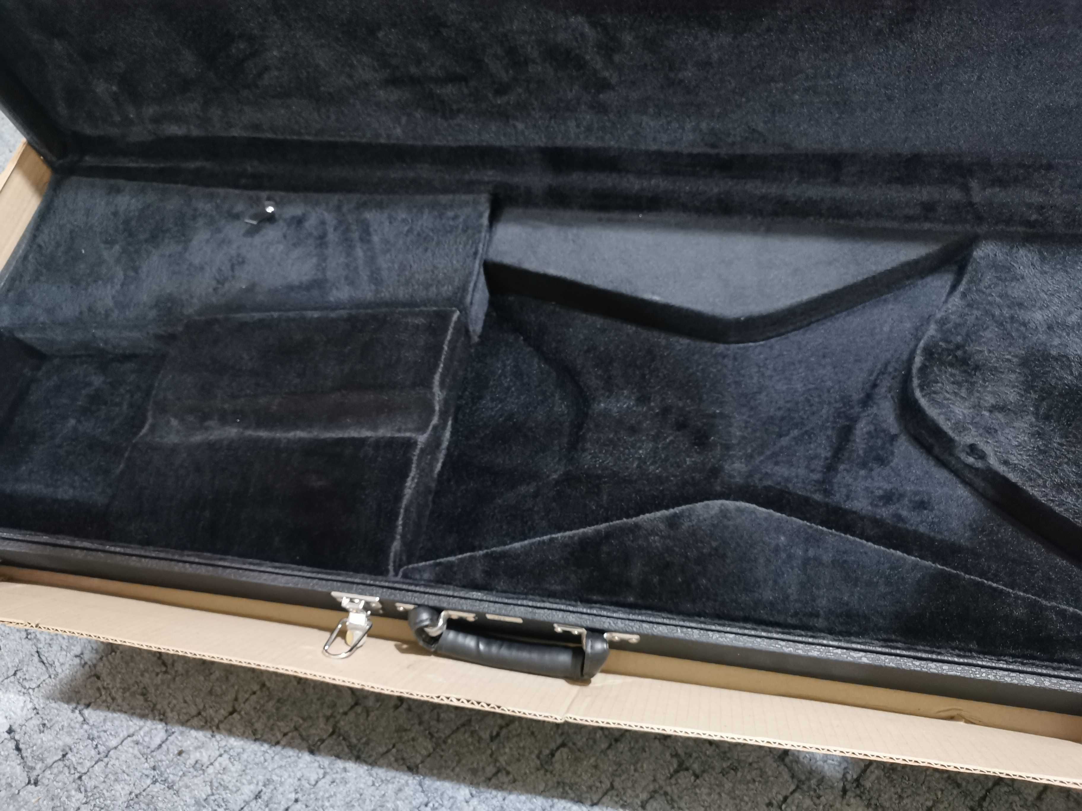 ЧИСТО НОВ! Оригинален куфар за Ibanez Xiphos XPT700 Hard Shell Case