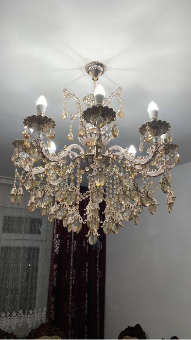 Продам люстру для зала