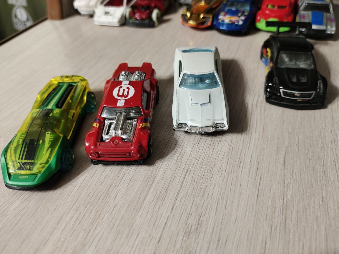 Машинки hot wheels