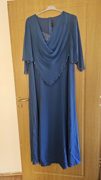 Vand rochie de seară