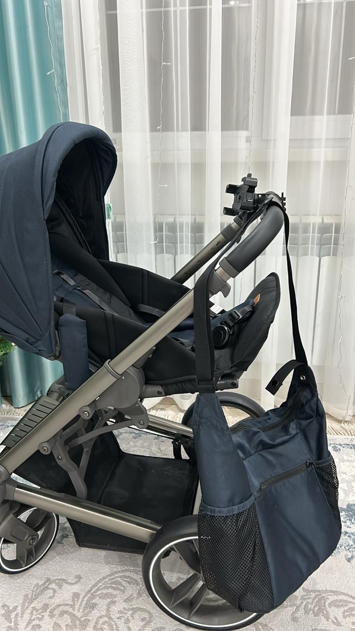 Продам практически новую детскую коляску 2/1 фирмы "Teknum".